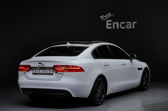 Jaguar XE 20d Prestige — пробег 92 357 км — фото 2 из 5