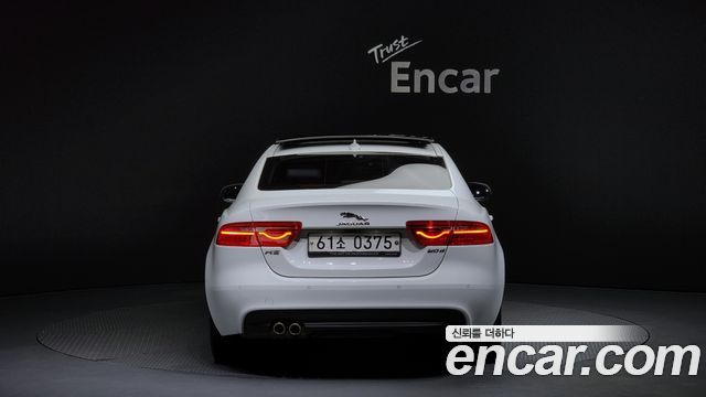 Jaguar XE 20d Prestige — пробег 92 357 км — фото 4 из 5
