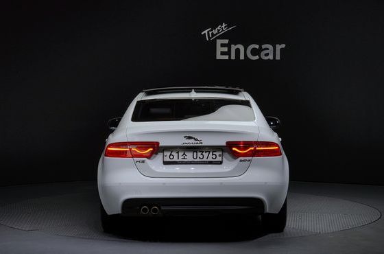 Jaguar XE 20d Prestige — пробег 92 357 км — фото 4 из 5