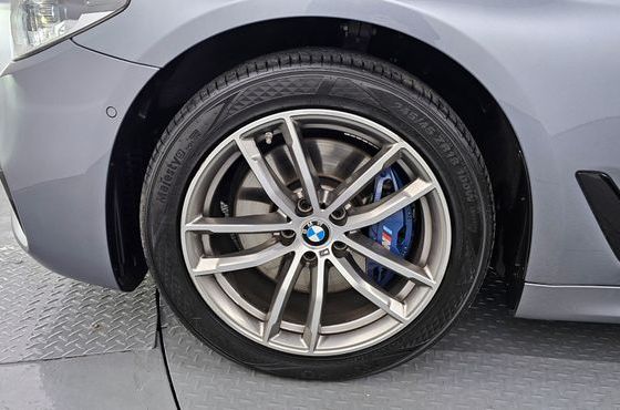 BMW 5-Series 530i xDrive M Sport Package Plus — пробег 131 887 км — фото 5 из 5