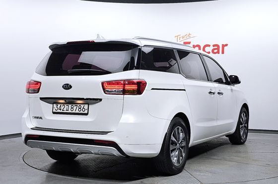 Kia Carnival 9-seater Luxury — пробег 172 741 км — фото 2 из 5