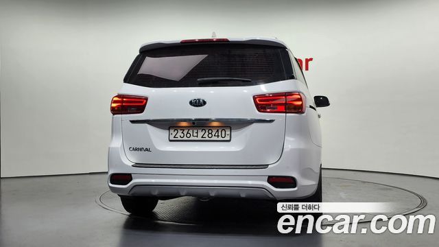 Kia Carnival 9-Seater Luxury — пробег 120 165 км — фото 4 из 5