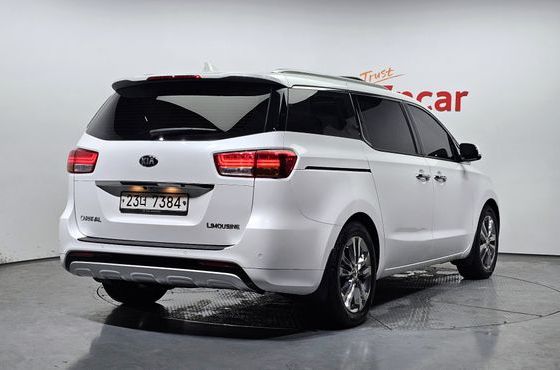 Kia Carnival 7-seater Limousine VIP — пробег 84 950 км — фото 2 из 5