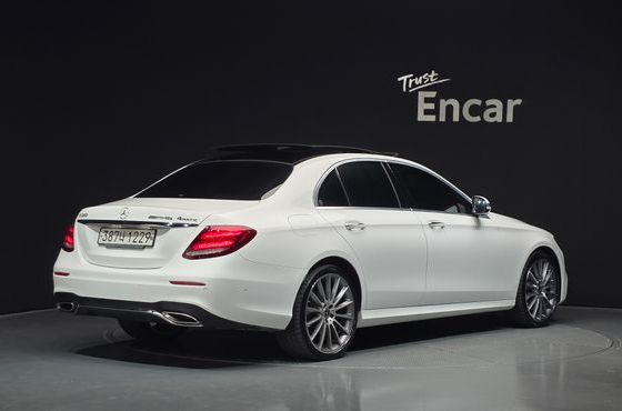 Mercedes-Benz E-Class E350 4MATIC AMG Line — пробег 66 063 км — фото 2 из 5
