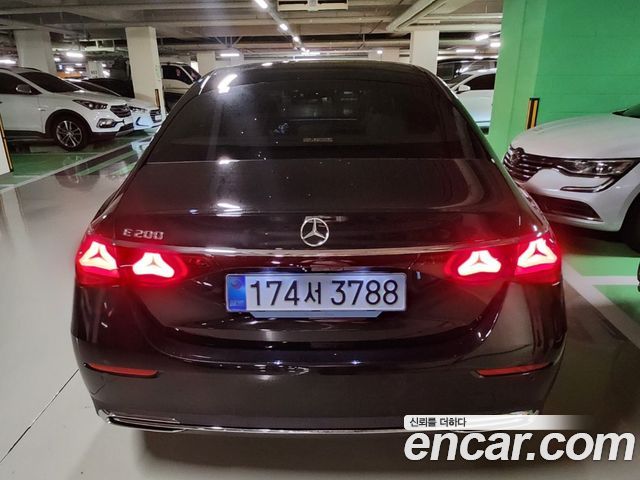 Mercedes-Benz E-Class E200 Avantgarde — пробег 1 800 км — фото 4 из 5