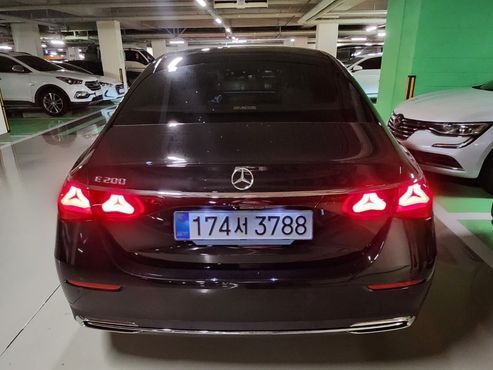 Mercedes-Benz E-Class E200 Avantgarde — пробег 1 800 км — фото 4 из 5