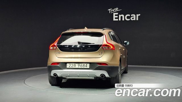 Volvo V40 T5 AWD — пробег 112 468 км — фото 4 из 5