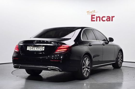 Mercedes-Benz E-Class E300 4MATIC Avnatgarde — пробег 79 305 км — фото 2 из 5
