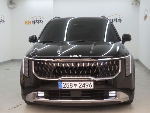 Kia Carnival Gasoline 7-Seater Signature — пробег 10 000 км — фото 1 из 5