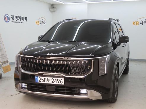 Kia Carnival Gasoline 7-Seater Signature — пробег 10 000 км — фото 2 из 5