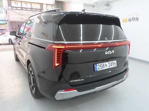 Kia Carnival Gasoline 7-Seater Signature — пробег 10 000 км — фото 4 из 5