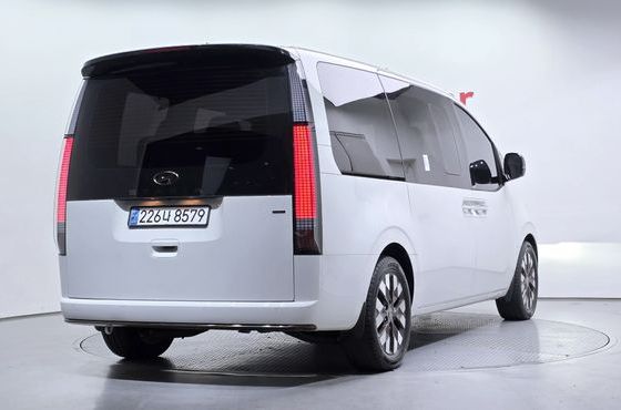 Hyundai Staria 4WD Lounge 7-Seater Inspiration — пробег 4 629 км — фото 2 из 5