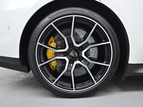 Porsche Taycan Turbo S — пробег 7 150 км — фото 5 из 5