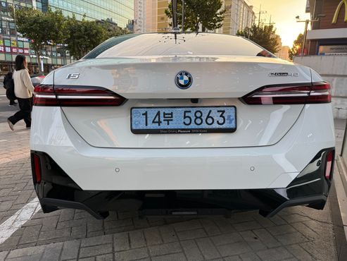 BMW i5 eDrive 40 M Sport — пробег 421 км — фото 4 из 5
