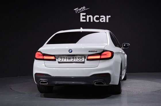 BMW 5-Series 520d M Sport Package Plus — пробег 76 154 км — фото 4 из 5