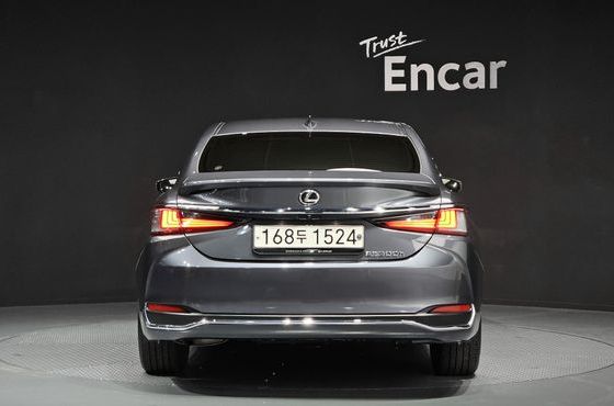 Lexus ES Luxury Plus — пробег 82 477 км — фото 4 из 5
