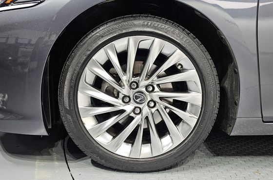 Lexus ES Luxury Plus — пробег 82 477 км — фото 5 из 5