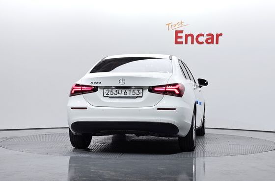 Mercedes-Benz A-Class A220 Sedan — пробег 62 365 км — фото 4 из 5