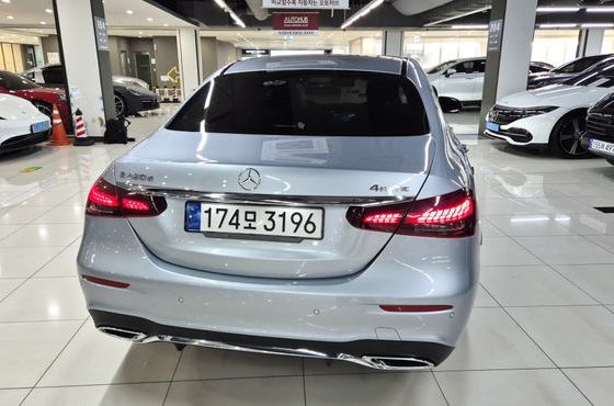 Mercedes-Benz E-Class E220d 4MATIC AMG Line — пробег 29 320 км — фото 4 из 5