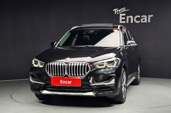 BMW X1 xDrive 20i xLine — пробег 42 690 км — фото 3 из 5
