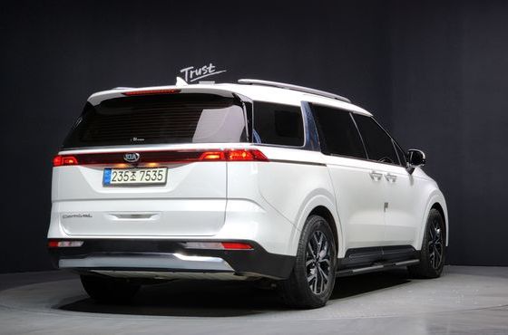 Kia Carnival 9-Seater Signature — пробег 108 717 км — фото 2 из 5