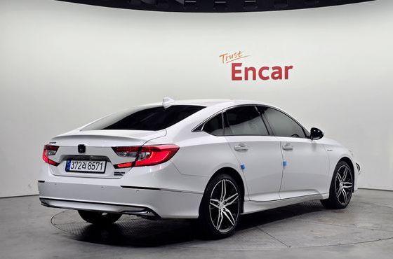 Honda Accord 2.0 Hybrid Touring — пробег 67 602 км — фото 2 из 5