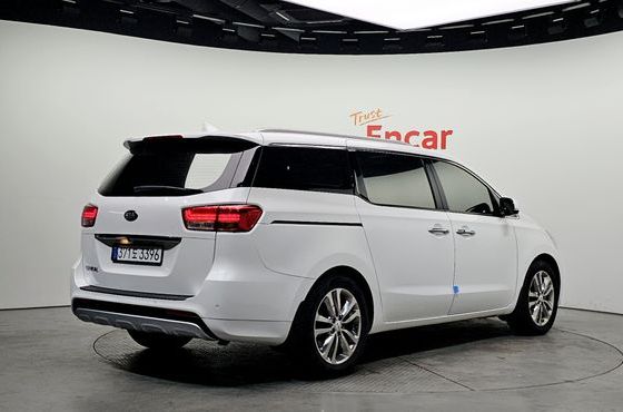 Kia Carnival 9-seater Noblesse — пробег 180 945 км — фото 2 из 5