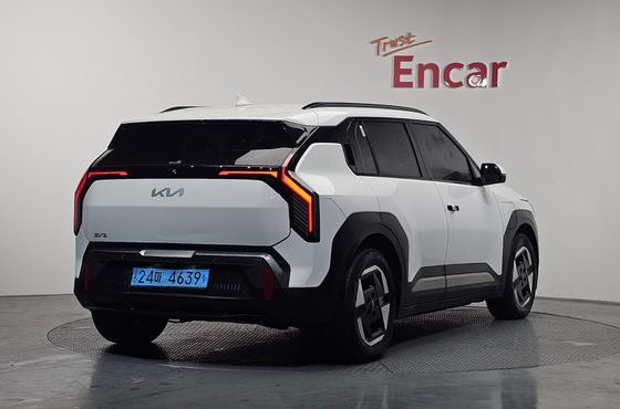 Kia EV3 Long Range 2WD Earth — пробег 36 346 км — фото 2 из 5