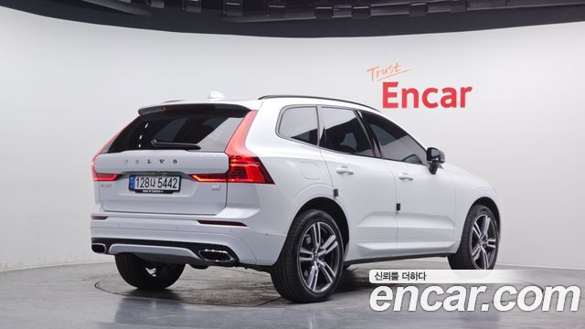Volvo XC60 T8 R-Design — пробег 104 545 км — фото 2 из 5