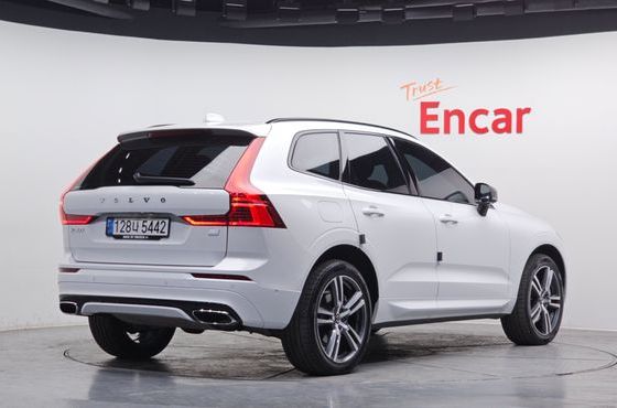 Volvo XC60 T8 R-Design — пробег 104 545 км — фото 2 из 5