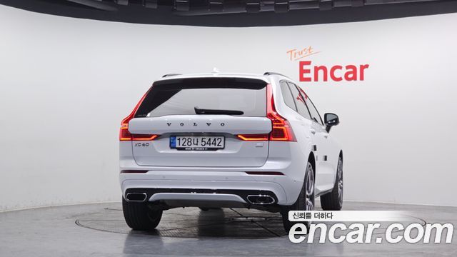 Volvo XC60 T8 R-Design — пробег 104 545 км — фото 4 из 5