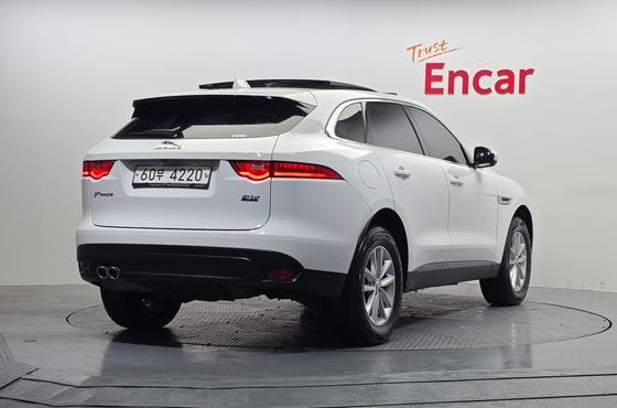 Jaguar F-PACE 20d Portfolio — пробег 166 029 км — фото 2 из 5