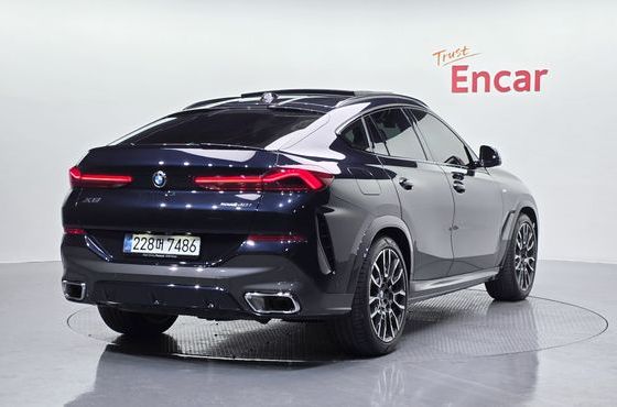 BMW X6 xDrive40i M Sport — пробег 10 557 км — фото 2 из 5
