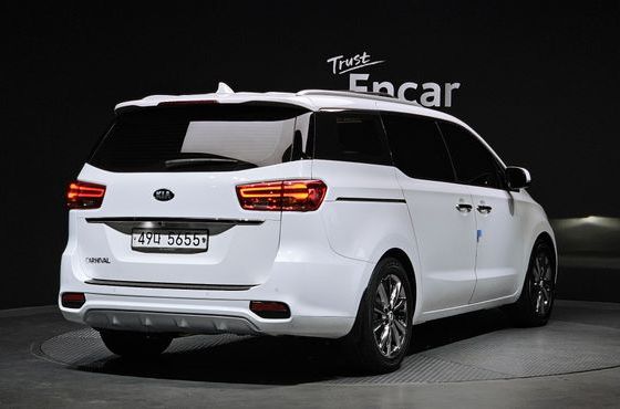 Kia Carnival 9-Seater Noblesse Special — пробег 83 369 км — фото 2 из 5