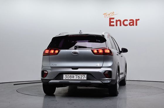 Kia Niro 1.6 HEV Luxury — пробег 55 930 км — фото 4 из 5
