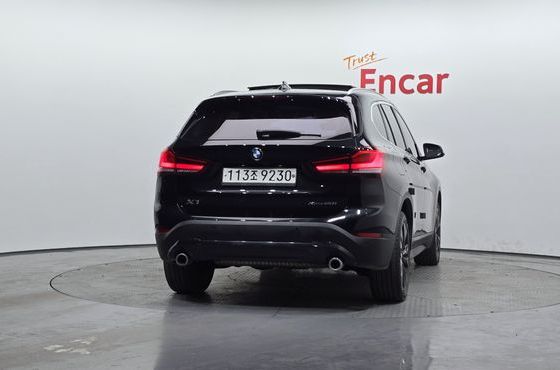 BMW X1 xDrive 20i Advantage — пробег 60 923 км — фото 4 из 5