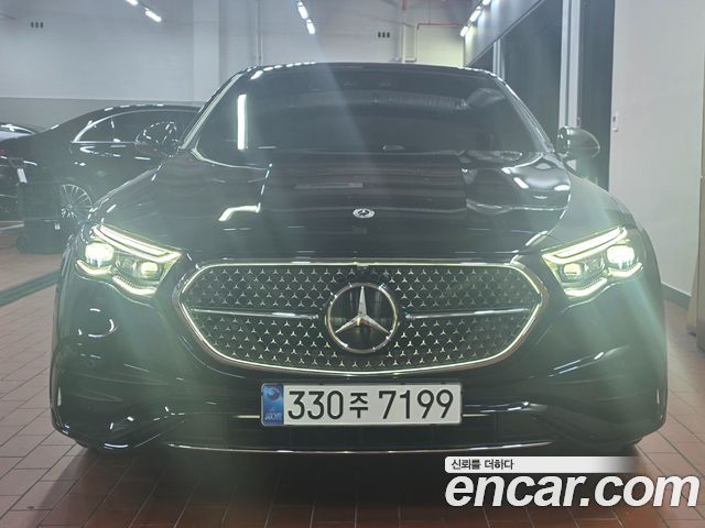 Mercedes-Benz E-Class E300 4MATIC AMG Line — пробег 1 080 км — фото 1 из 5