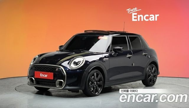 Mini Cooper 5Door Resolute Edition 3rd Gen — пробег 30 531 км — фото 1 из 5