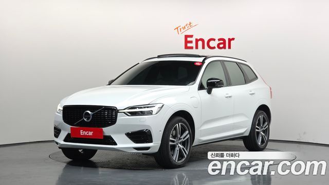 Volvo XC60 T8 R-Design — пробег 44 196 км — фото 1 из 5