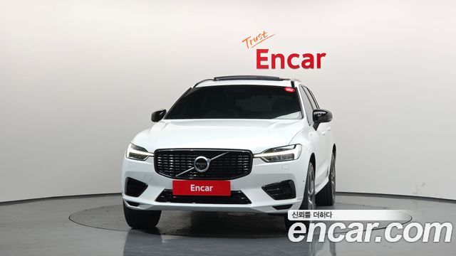 Volvo XC60 T8 R-Design — пробег 44 196 км — фото 3 из 5