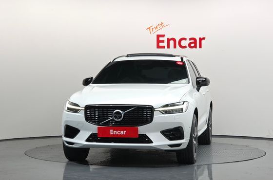 Volvo XC60 T8 R-Design — пробег 44 196 км — фото 3 из 5