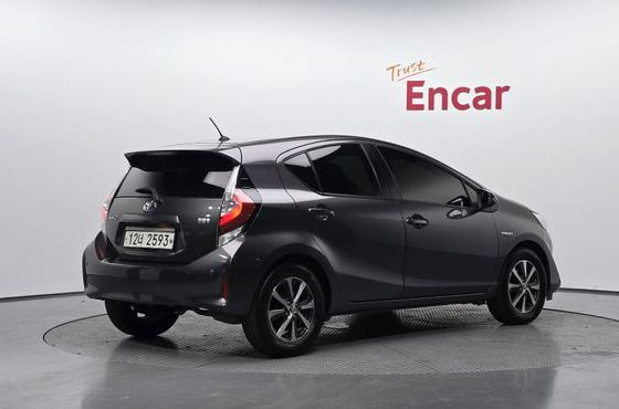 Toyota Prius 1.5 — пробег 98 965 км — фото 2 из 5