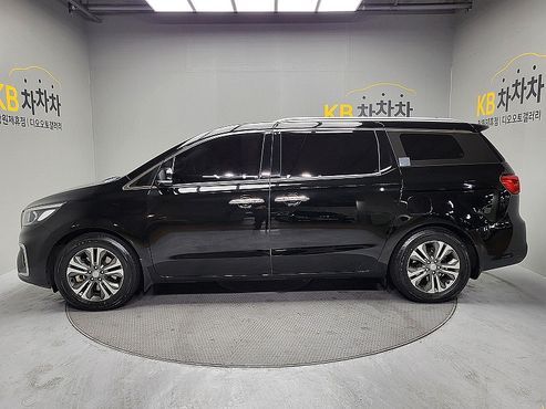 Kia Carnival 9-Seater Luxury — пробег 126 649 км — фото 2 из 5