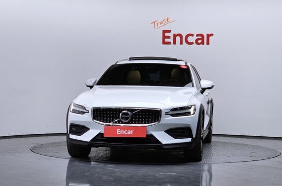 Volvo V60 B5 Pro AWD — пробег 109 467 км — фото 3 из 5