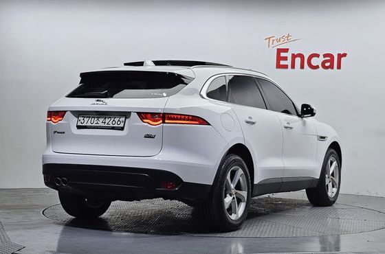 Jaguar F-PACE 20d Prestige — пробег 41 772 км — фото 2 из 5