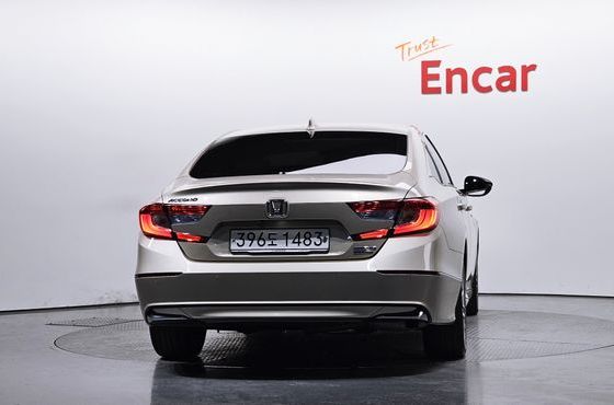 Honda Accord 2.0 Hybrid Touring — пробег 178 950 км — фото 4 из 5