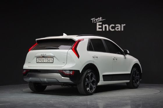 Kia Niro Signature — пробег 4 779 км — фото 2 из 5
