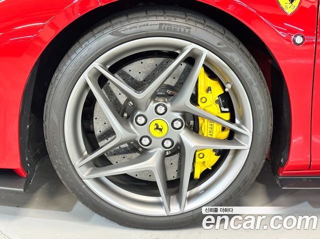 Ferrari F8 3.9 V8 — пробег 11 000 км — фото 4 из 5