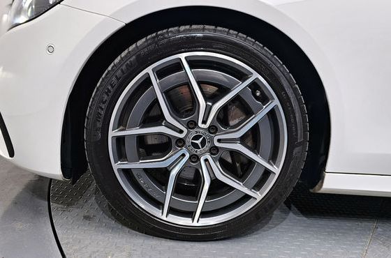 Mercedes-Benz E-Class E220d 4MATIC AMG Line — пробег 81 600 км — фото 5 из 5
