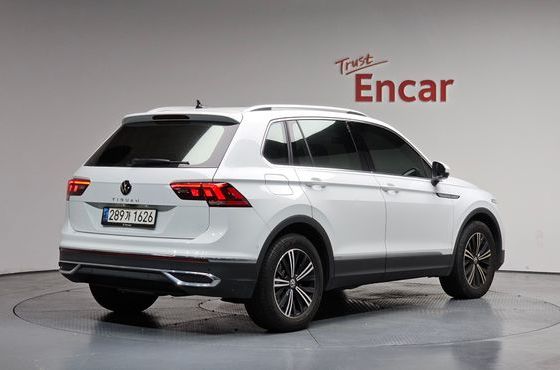 Volkswagen Tiguan 2.0 TDI Premium — пробег 64 721 км — фото 2 из 5